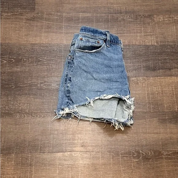 Abercrombie & Fitch Frayed The 4” Mom Short High Rise Curve Love Size 8 - Picture 4 of 5